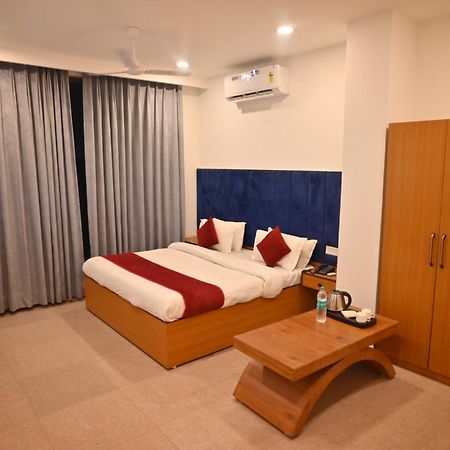 Hotel Lake View Chandīgarh Esterno foto