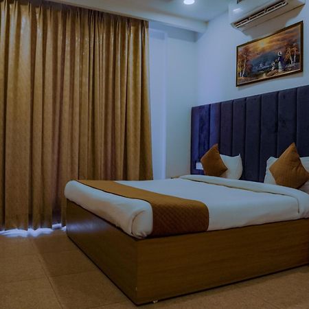 Hotel Lake View Chandīgarh Esterno foto