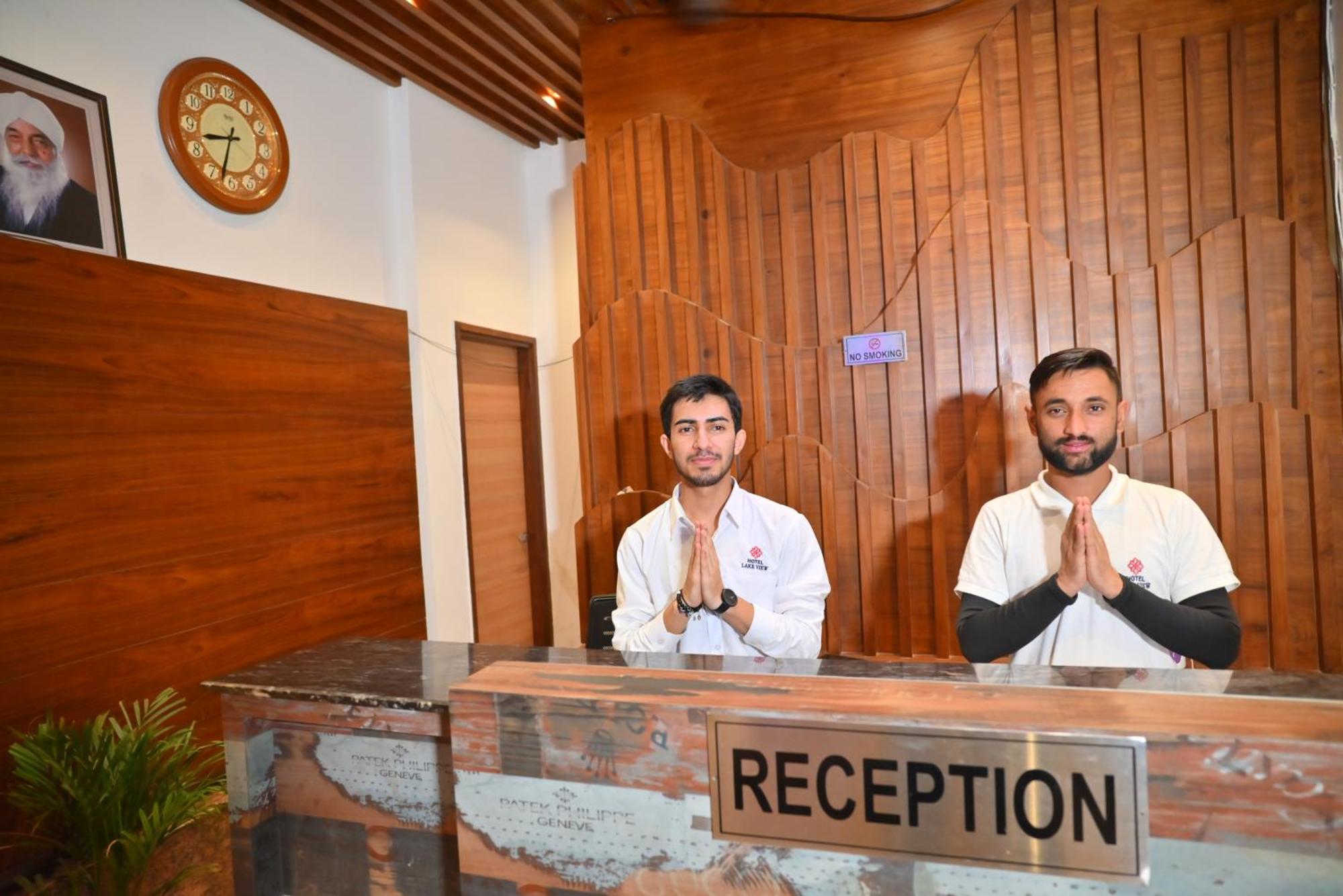 Hotel Lake View Chandīgarh Esterno foto