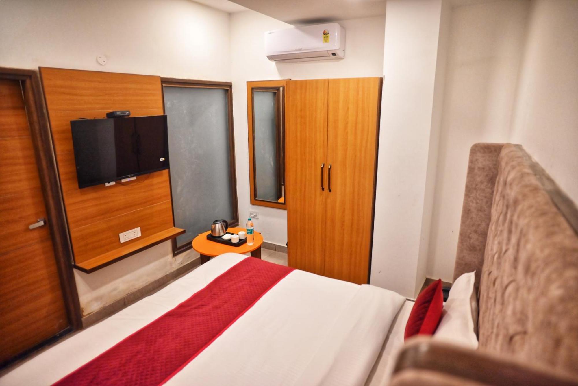 Hotel Lake View Chandīgarh Esterno foto