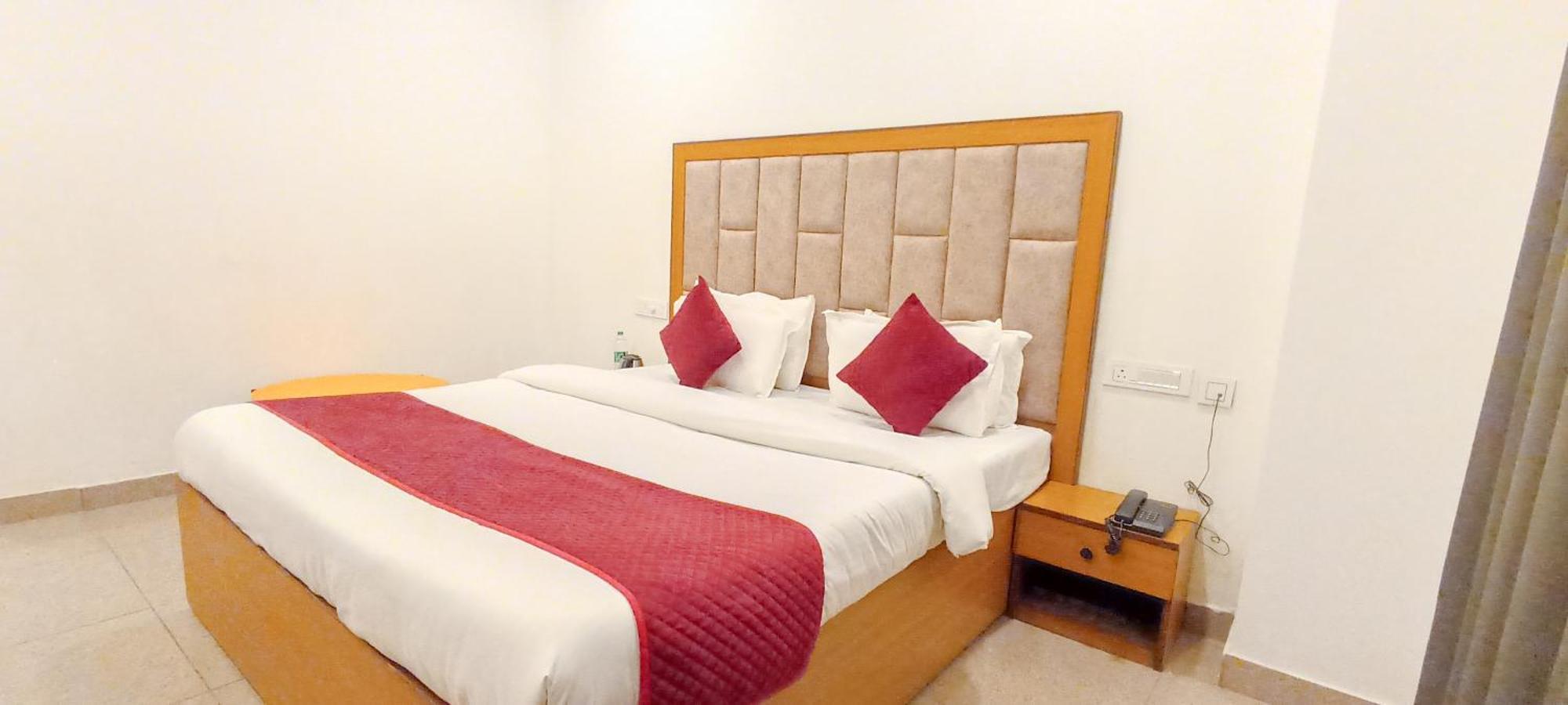 Hotel Lake View Chandīgarh Esterno foto