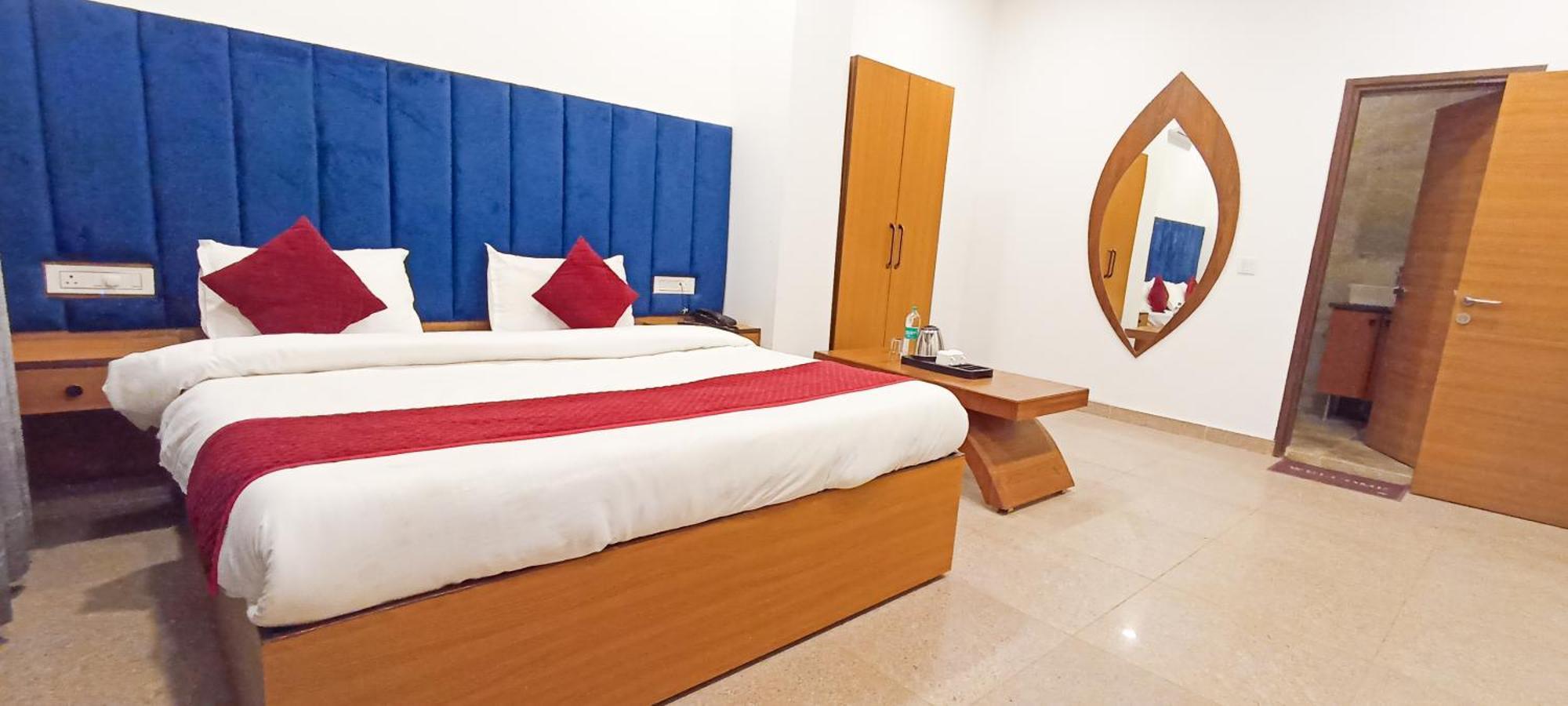 Hotel Lake View Chandīgarh Esterno foto
