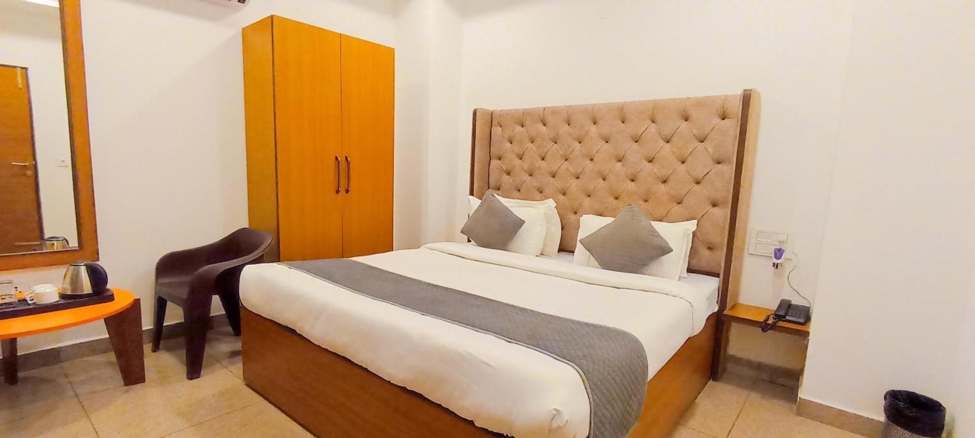 Hotel Lake View Chandīgarh Esterno foto