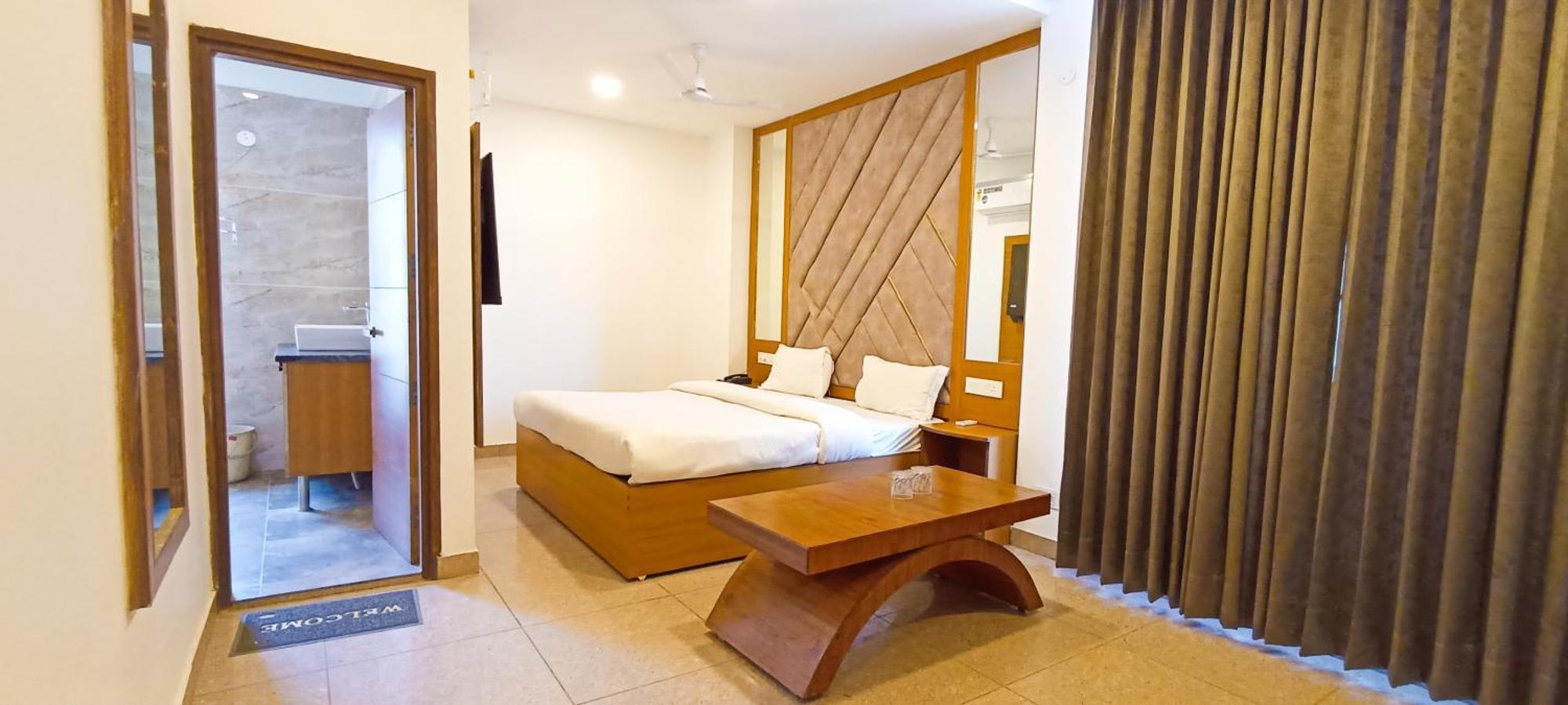 Hotel Lake View Chandīgarh Esterno foto