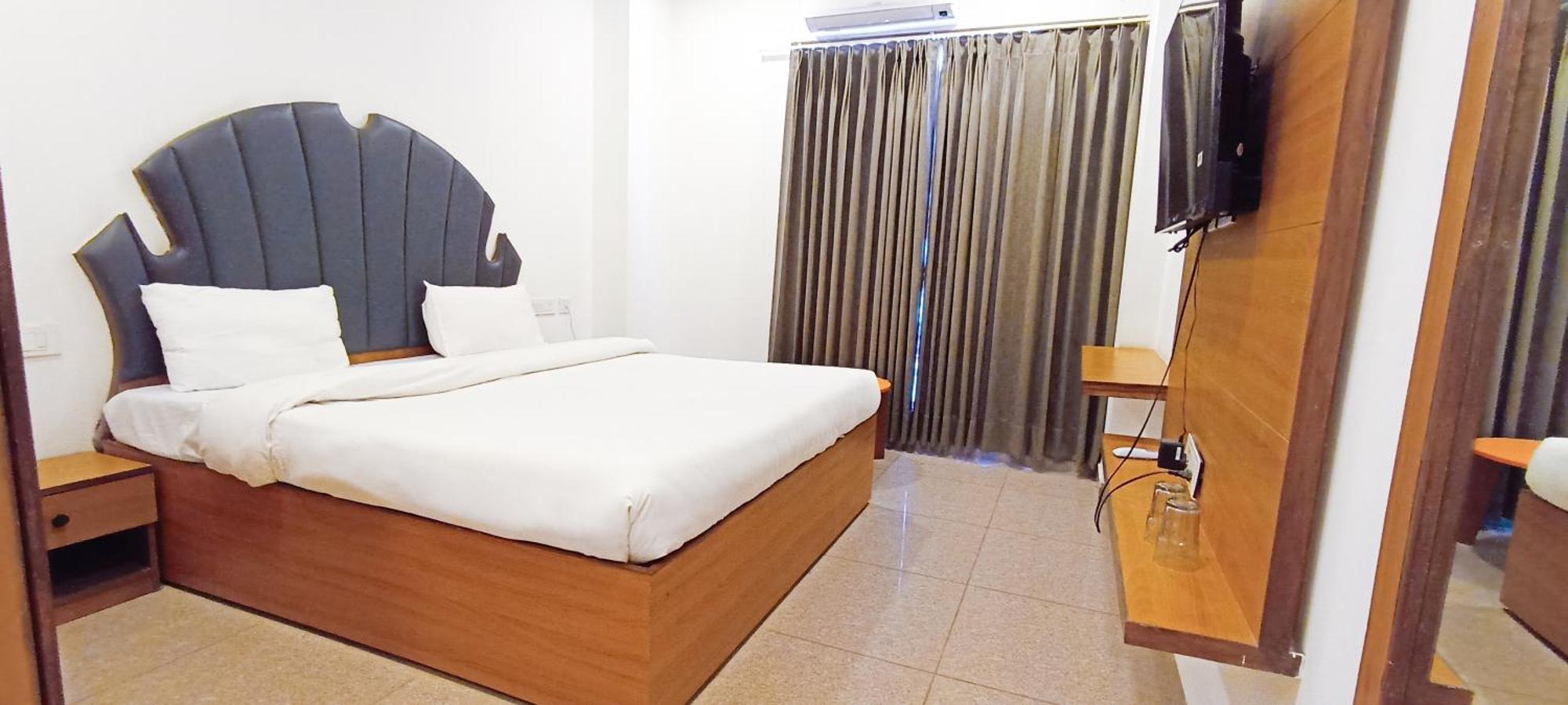 Hotel Lake View Chandīgarh Esterno foto