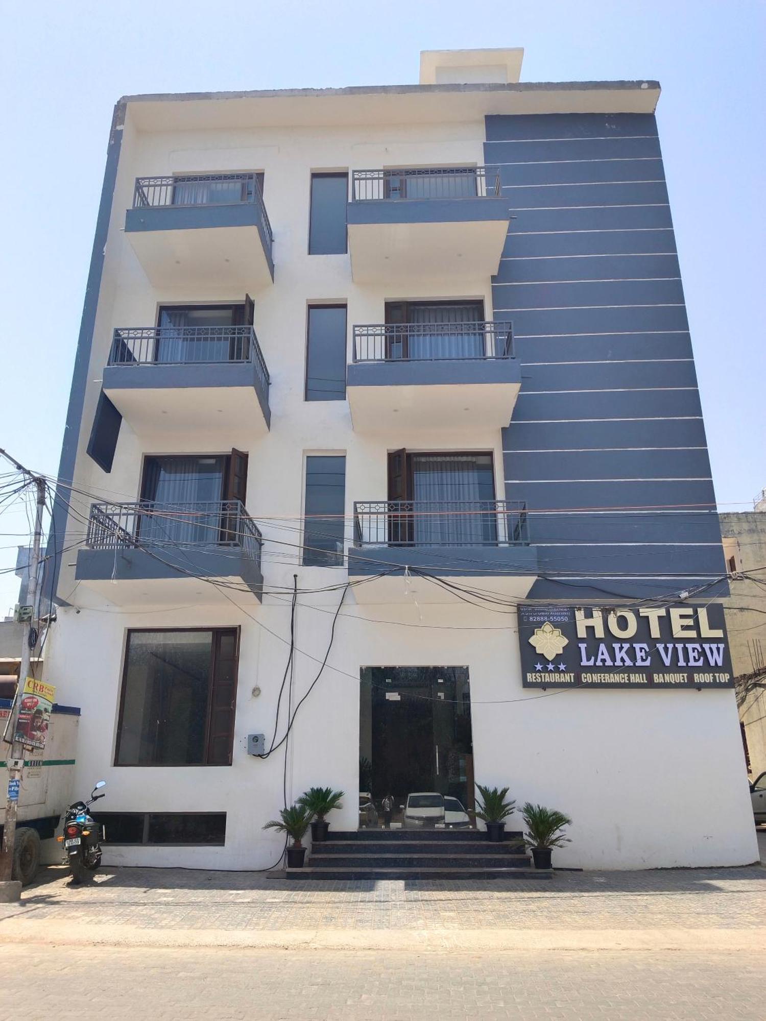 Hotel Lake View Chandīgarh Esterno foto